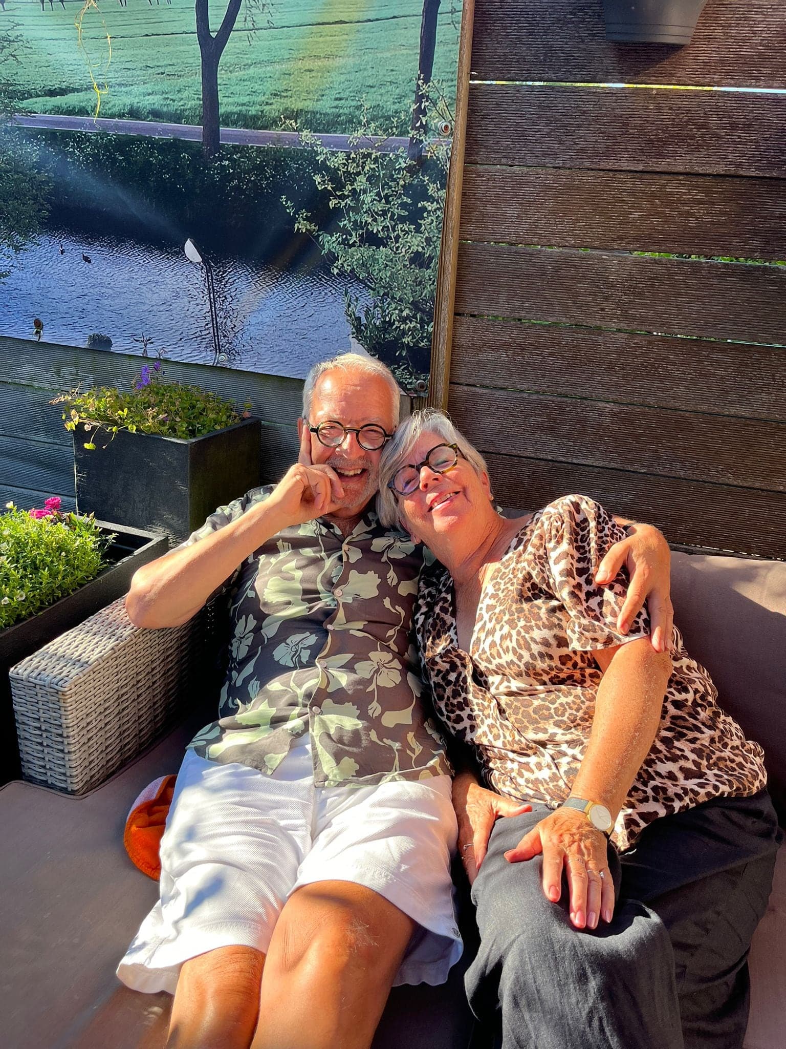 Leo en Hetty op de bank